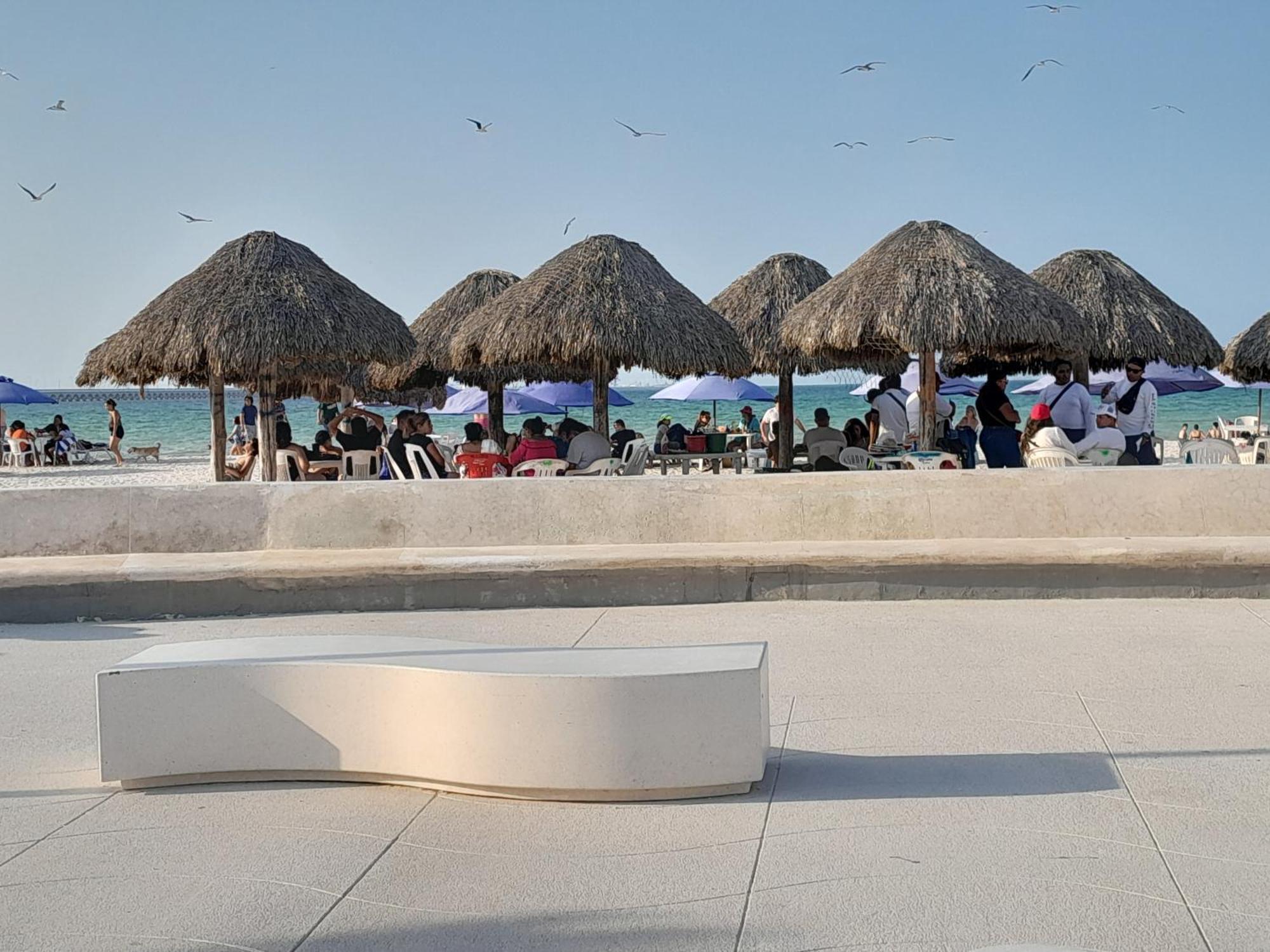 Malecon Beach House In Progreso 1 Block From Beach Exterior photo