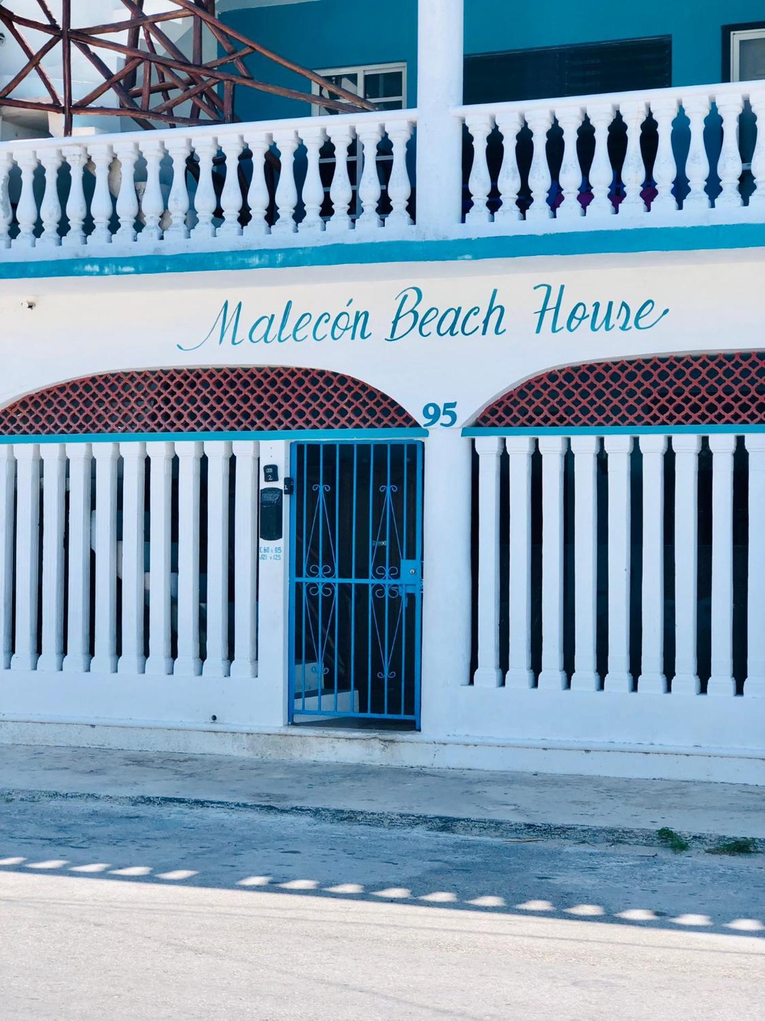 Malecon Beach House In Progreso 1 Block From Beach Exterior photo
